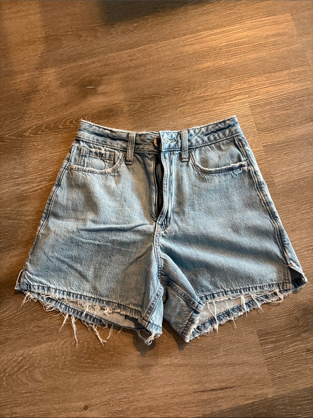 Hollister 90s High Rise Denim Shorts